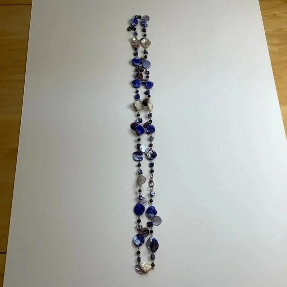 2/$30 VINTAGE Iridescent Blue Shell Necklace - Picture 8 of 10